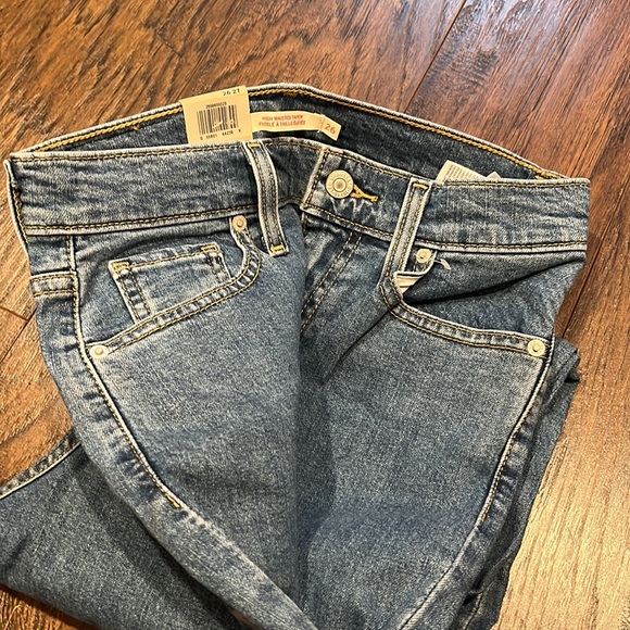 Levi’s High Waisted Taper Dad Jeans - Picture 2 of 6